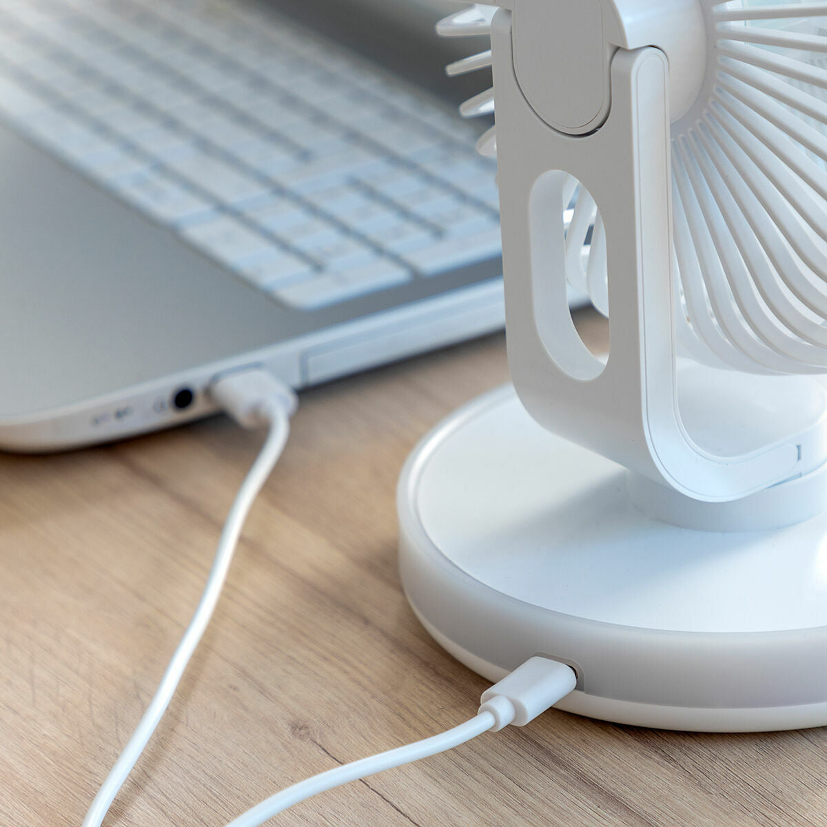 InnovaGoods Ventilateur de Bureau Rechargeable avec LED FanLed Ø6,6'' 4000 mAh