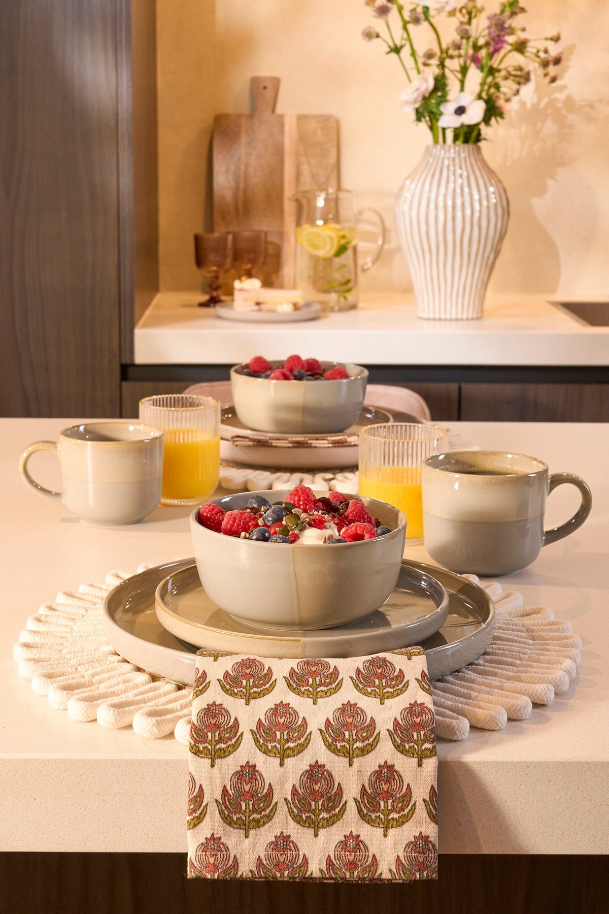 Ozzu Dinnerware Set Grey 16 Pieces