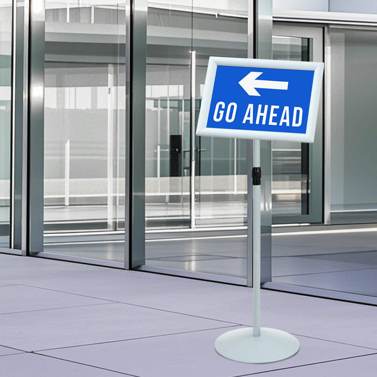 Stand De Poster Sur Pied Argenté Pvc Et Acier